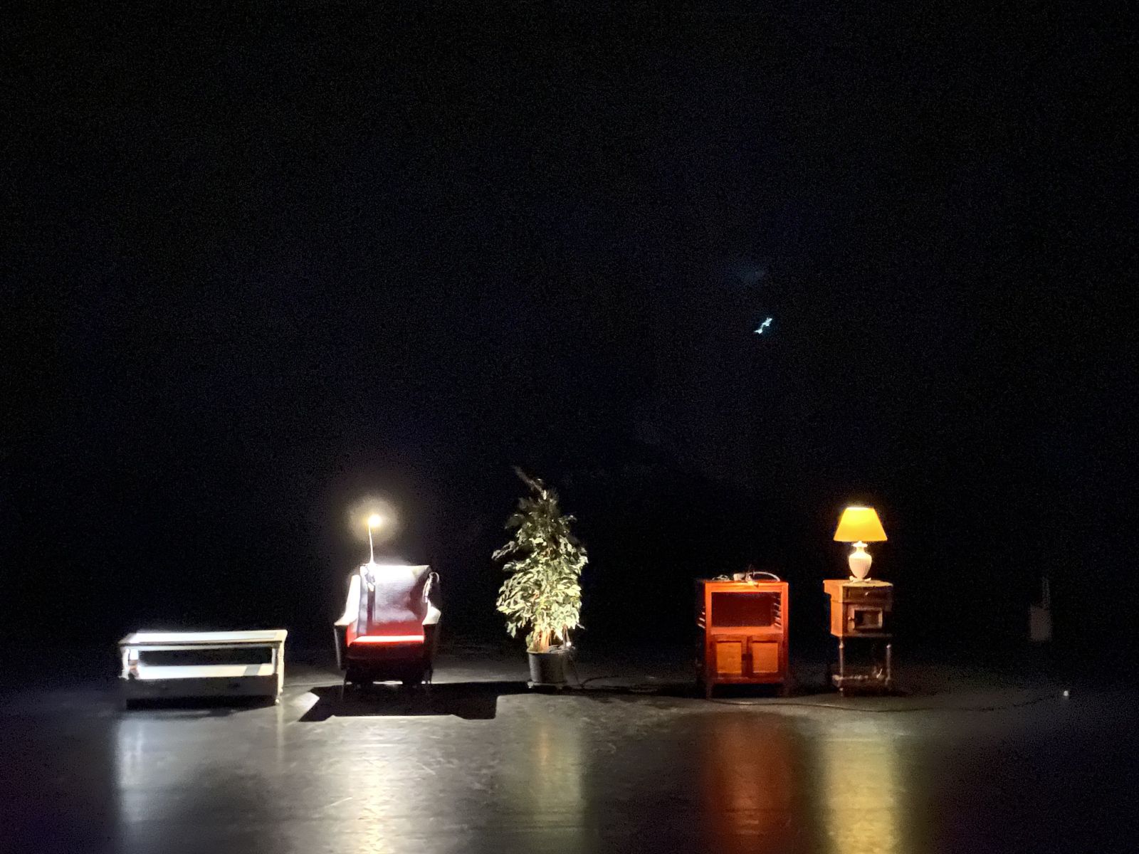 Le serment du gueridon_compagnie-Bakelite_Olivier-Rannou_et_Christine-Le-Berre